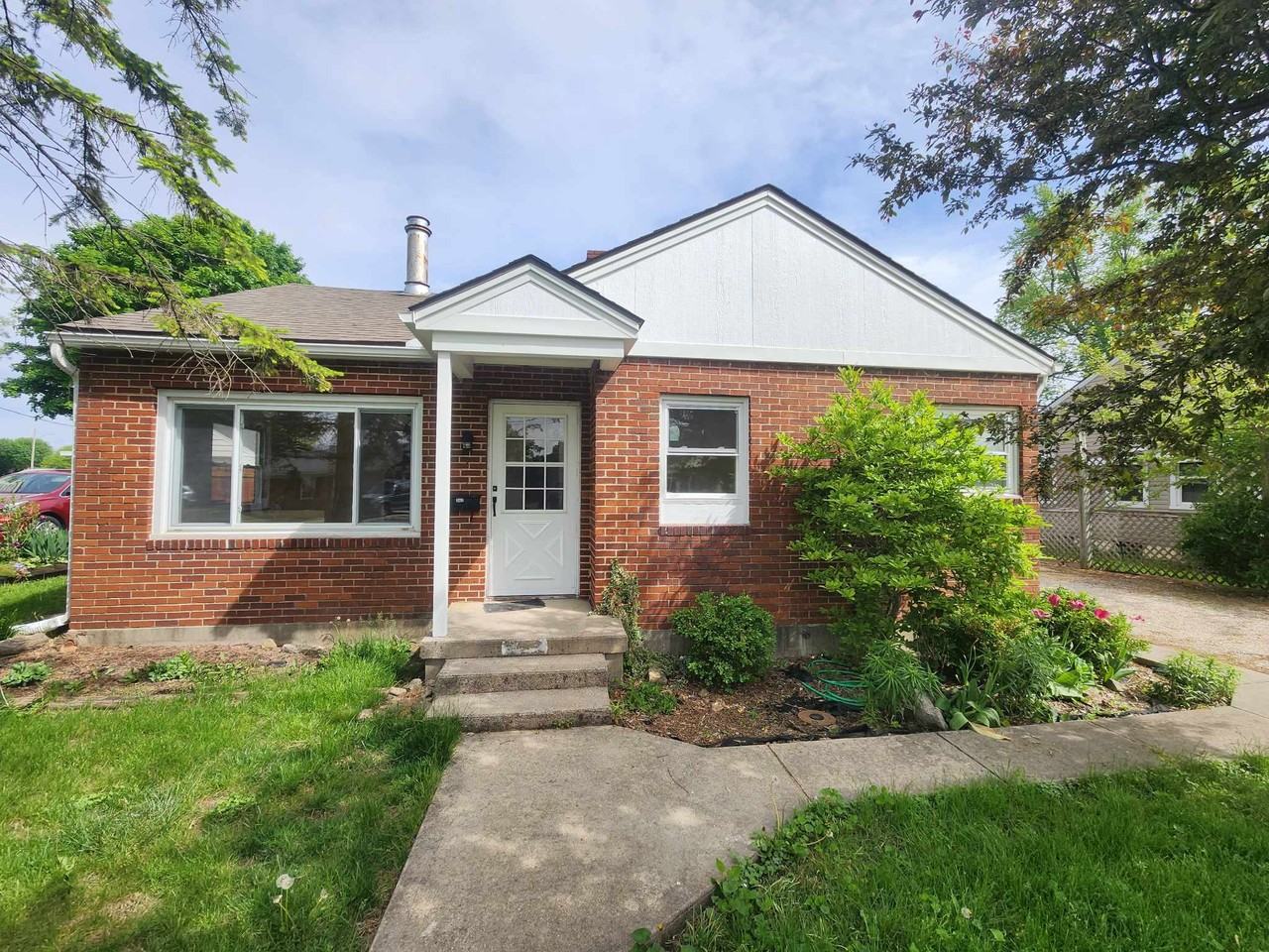 242 Locust Ln - Photo 2 of 20