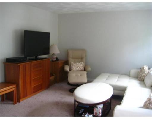 8 Oak Ridge Dr #1 - Photo 3 of 10