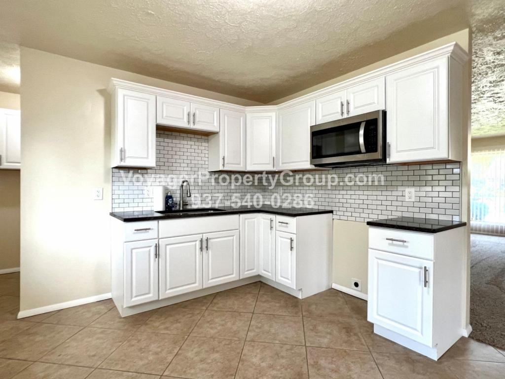 523 Lambert Ln - Photo 2 of 26
