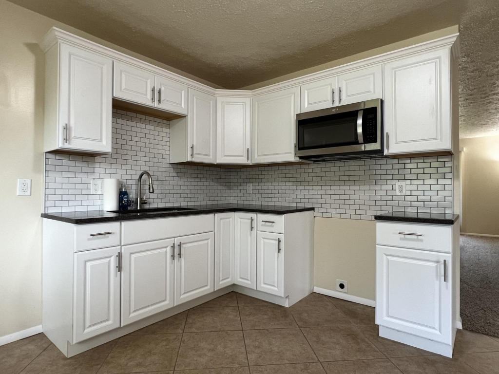 523 Lambert Ln - Photo 3 of 26