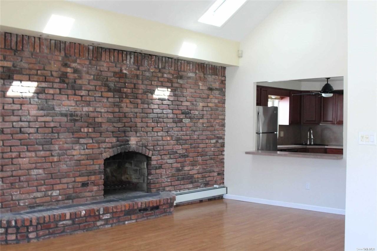 104 Wisconsin Street - Photo 7 of 10