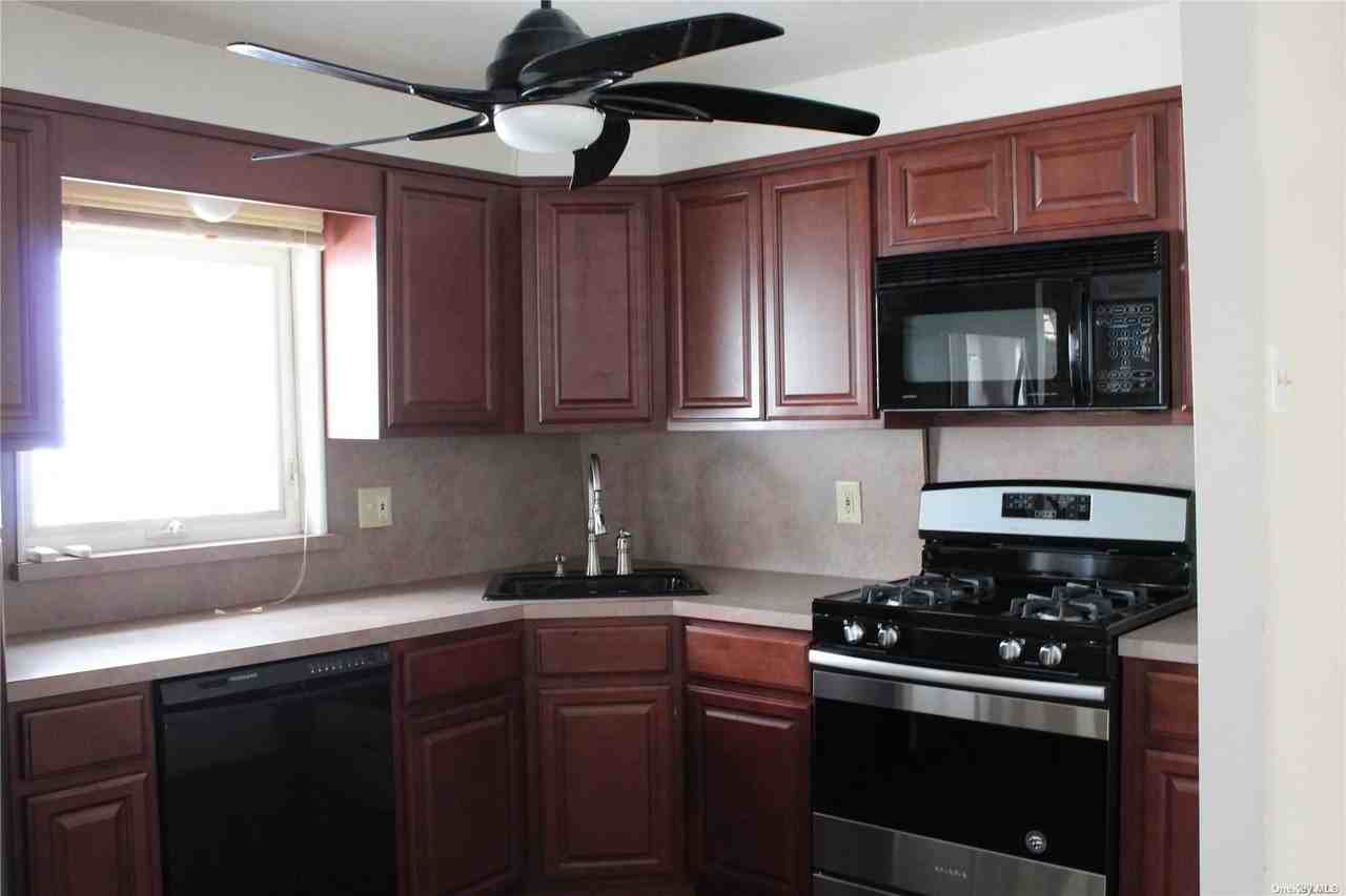 104 Wisconsin Street - Photo 5 of 10
