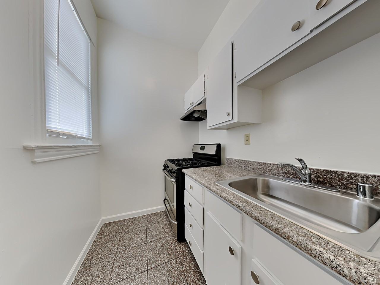 415 Pierce - Photo 3 of 10