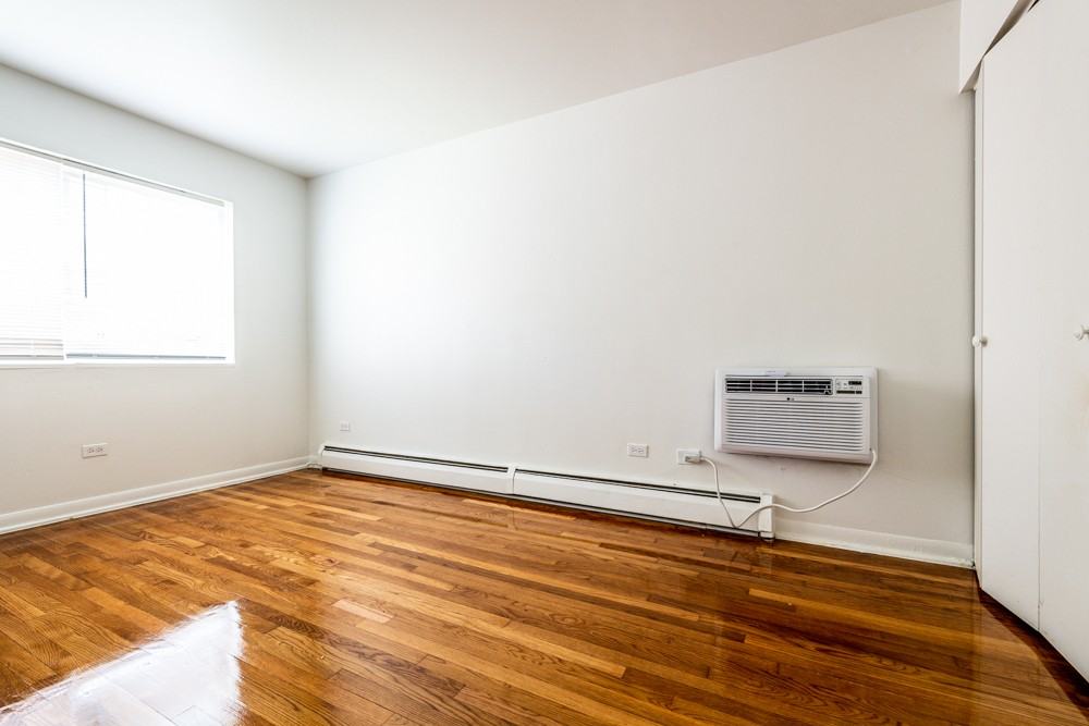 8334-8340 S Ellis Ave - Photo 3 of 9