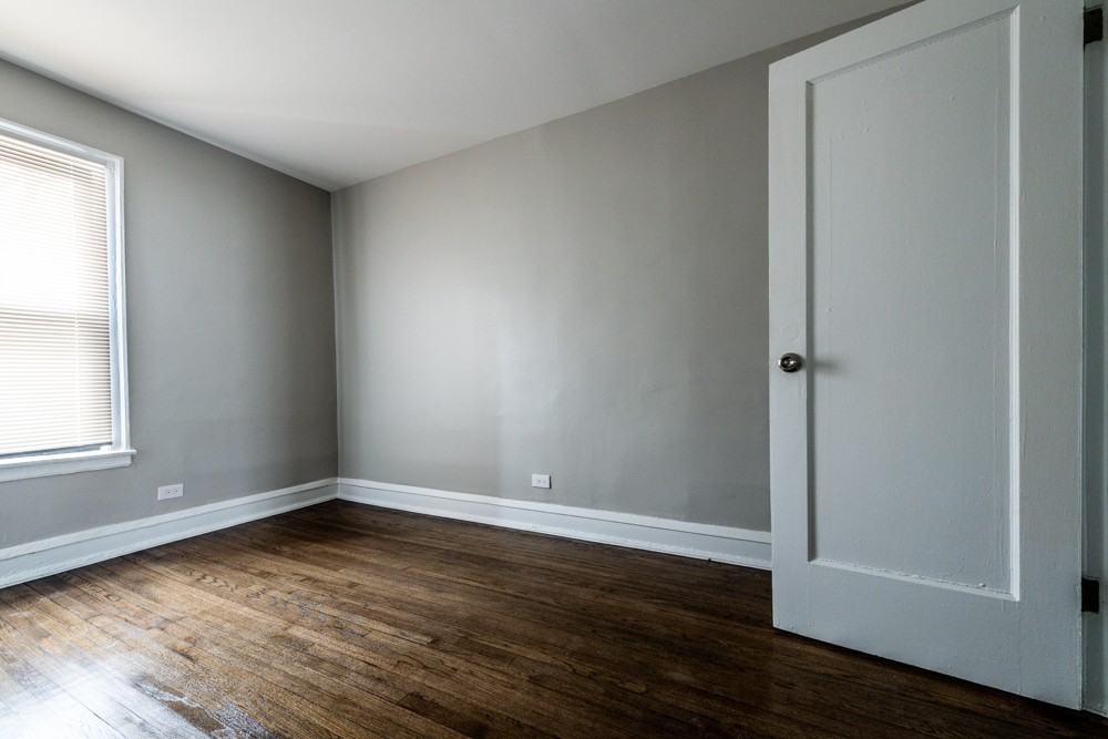 6904 S Cregier Ave - Photo 3 of 10