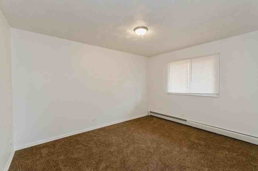 7940 S Greenwood Ave - Photo 3 of 9