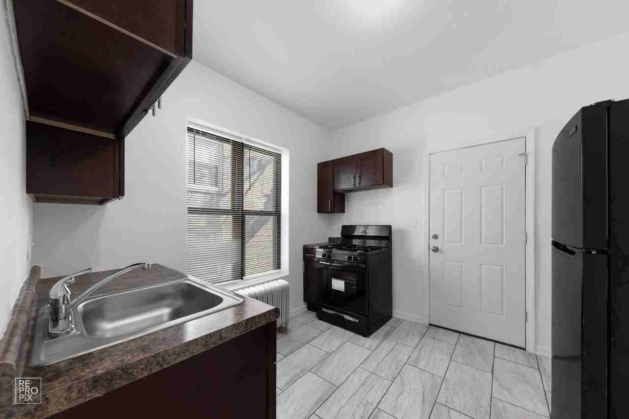 7451 S Eberhart Ave - Photo 3 of 10