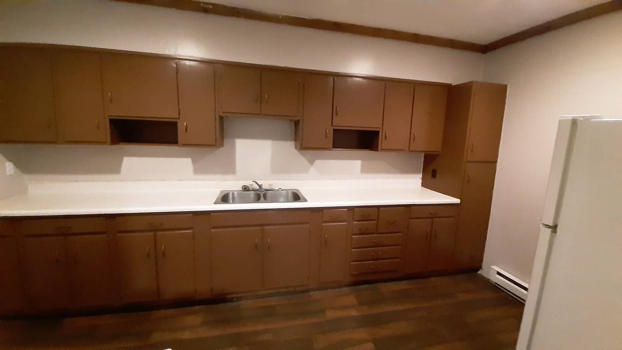 406 Wood Avenue EApt 01 #01 - Photo 3 of 3