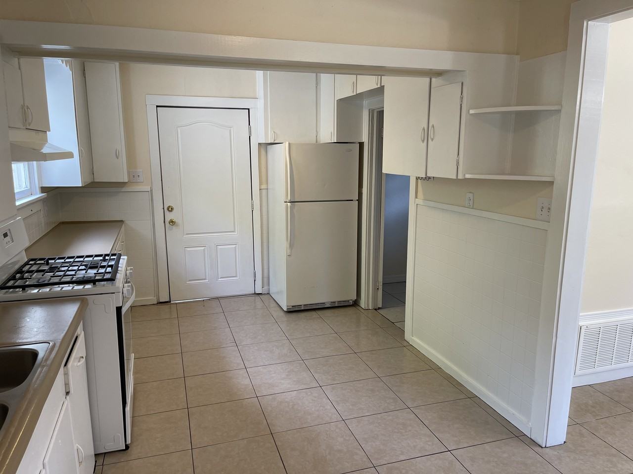 1222 Dexter Avenue - Photo 3 of 8