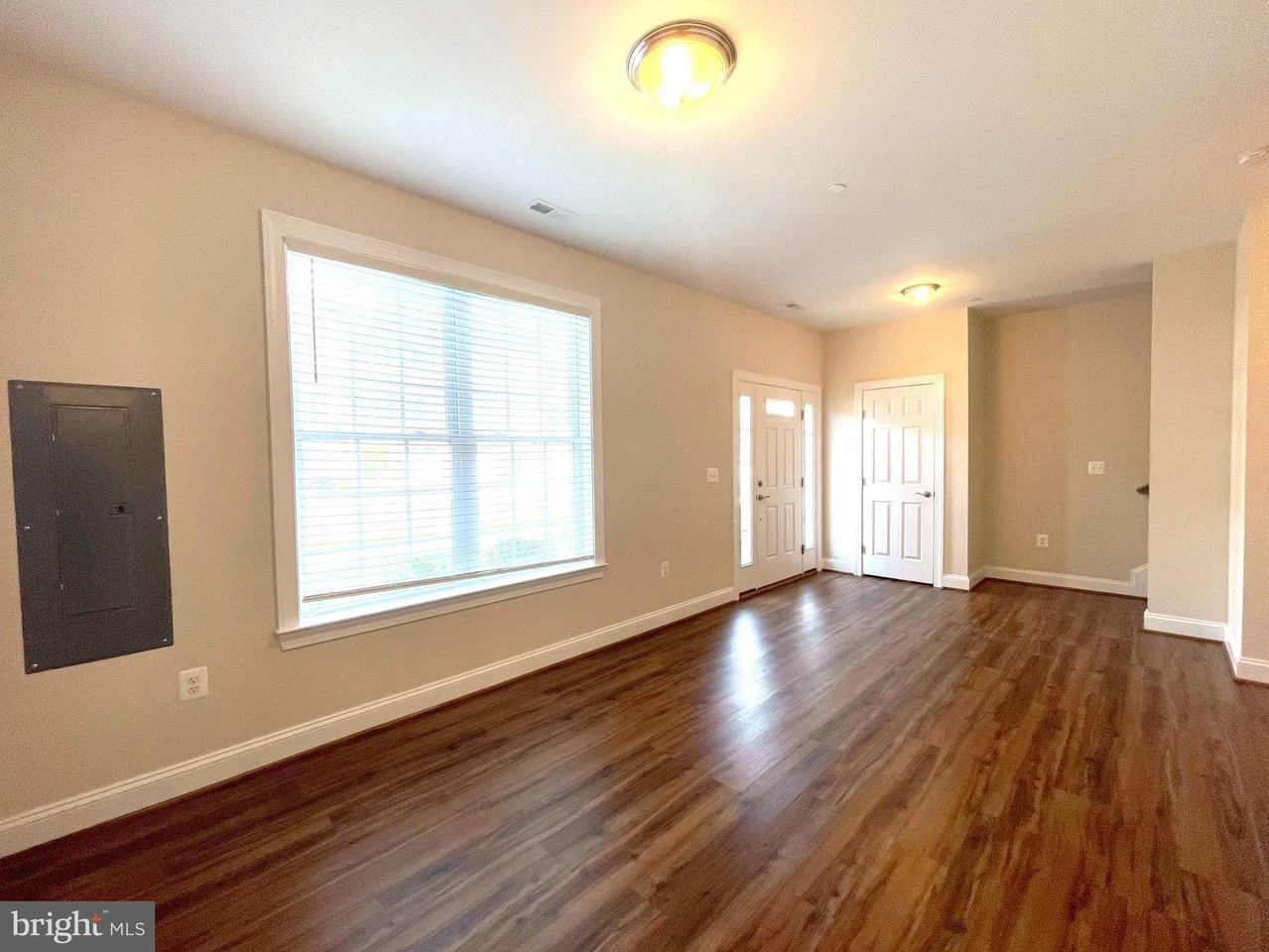 1015 Rye Dr - Photo 2 of 28