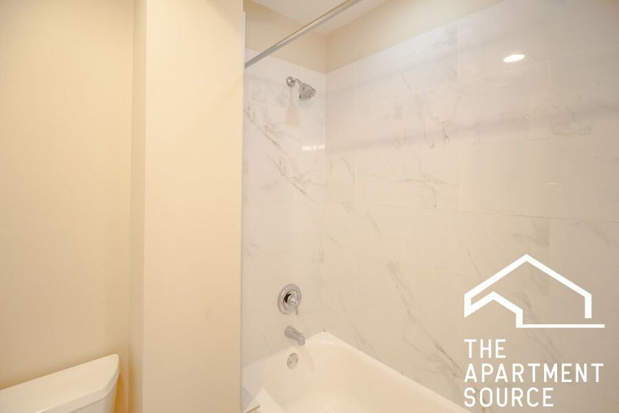 2445 N Clybourn Ave #1F - Photo 6 of 7