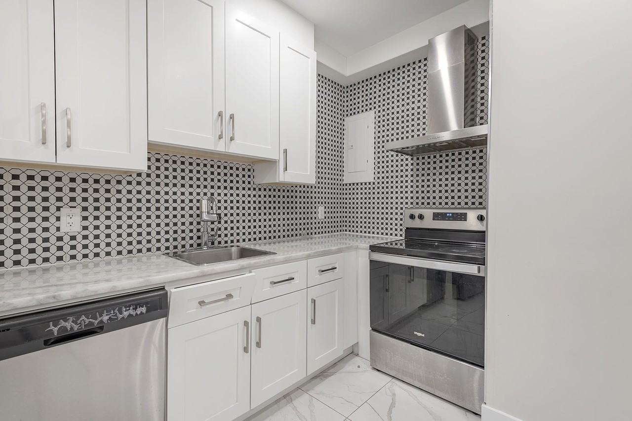 4586 Decarie Apartments 4586 Boul Décarie, Montréal, QC H3X 2H5 Zumper