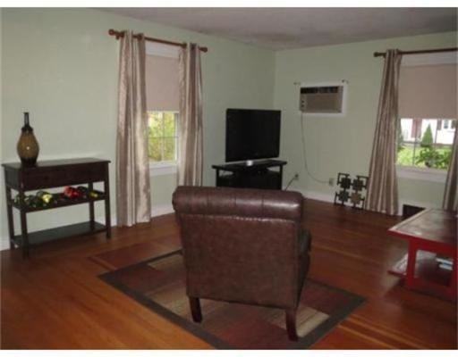 137 Meadow Rd - Photo 3 of 14