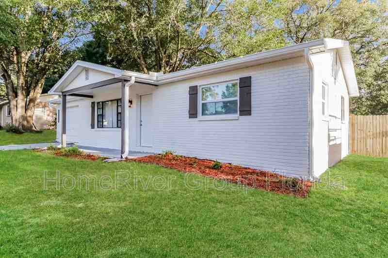 27135 Thorncrest Ave - Photo 2 of 20