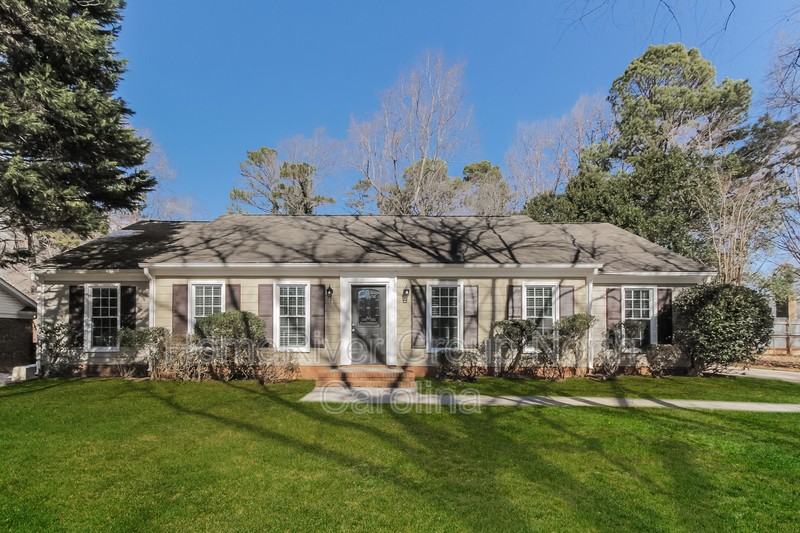 1009 Falls Church Rd - Photo 2 of 18