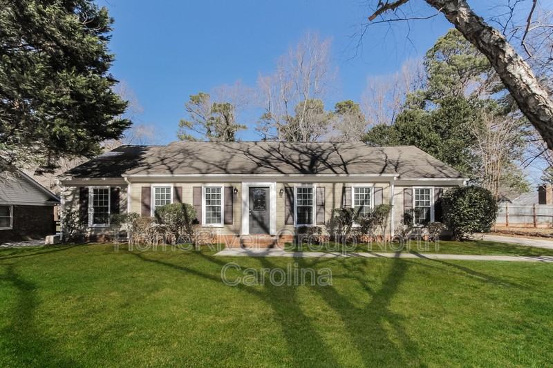 1009 Falls Church Rd - Photo 3 of 18