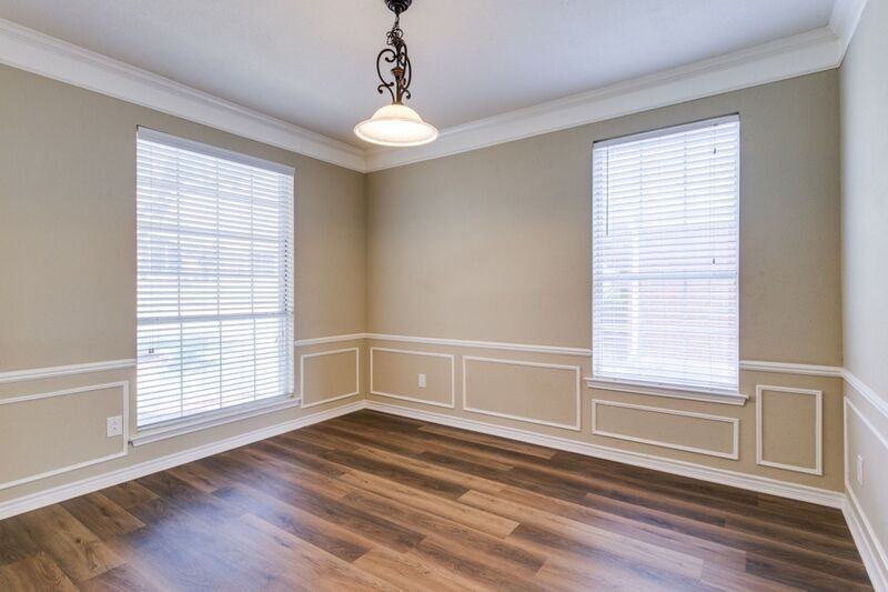 2119 Dover Dr - Photo 2 of 13