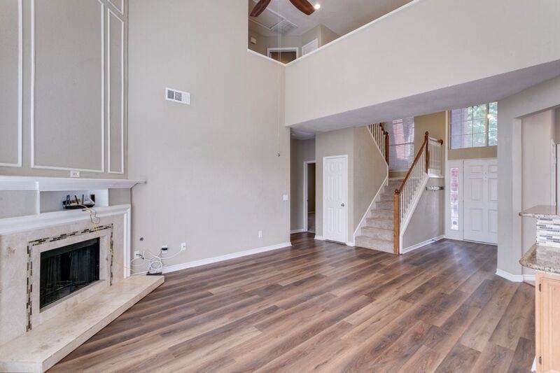 2119 Dover Dr - Photo 3 of 13