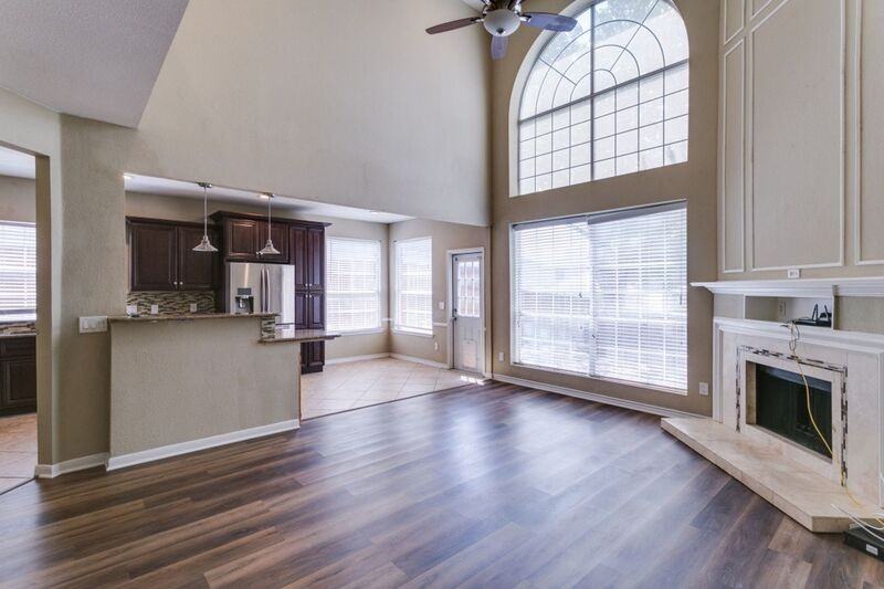 2119 Dover Dr - Photo 4 of 13