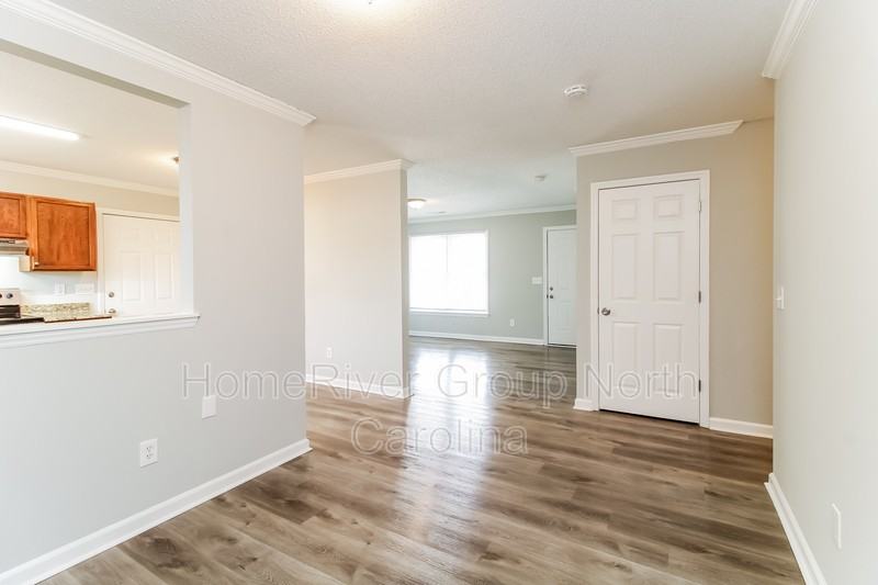 894 Shalimar Dr - Photo 2 of 18