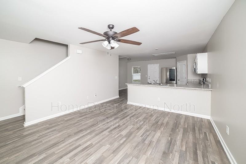 2606 Leo Ln - Photo 2 of 20