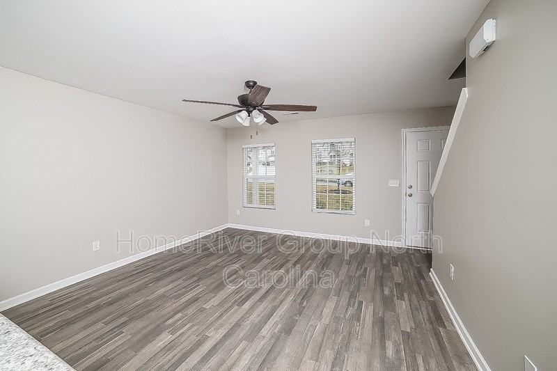 2606 Leo Ln - Photo 3 of 20