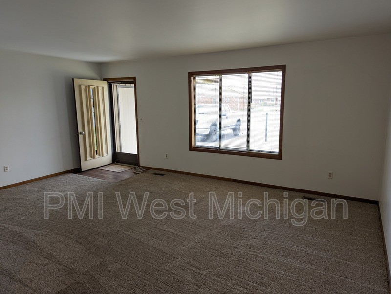 672 Waterview Ct Sw - Photo 2 of 25