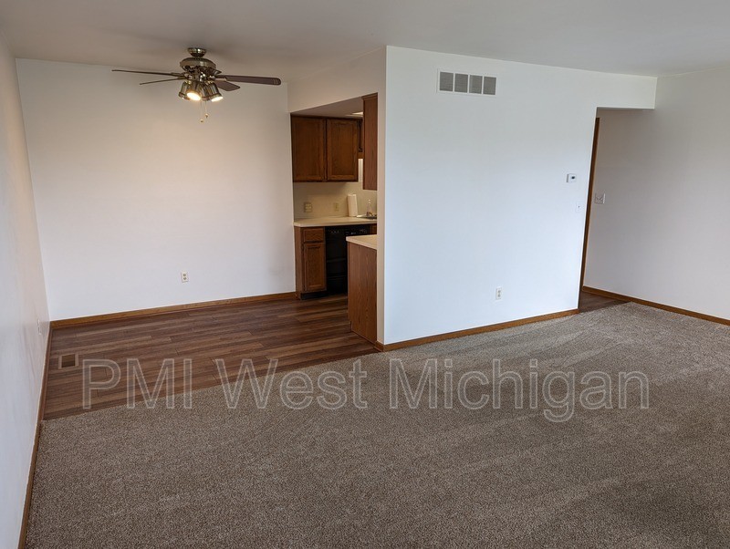 672 Waterview Ct Sw - Photo 3 of 25