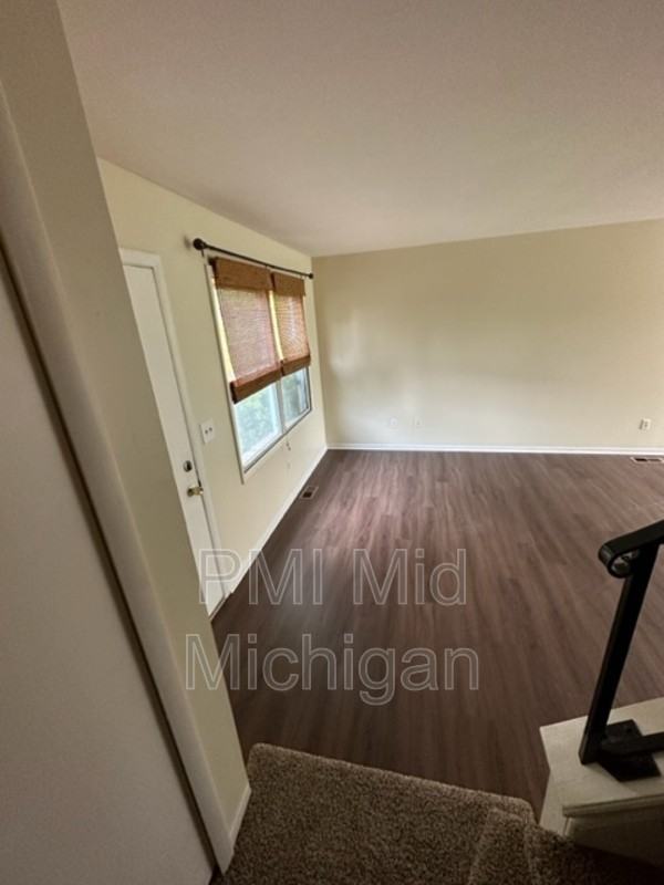 406 Union St - Photo 2 of 15