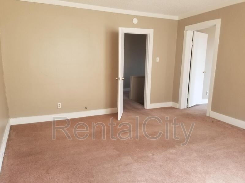 537 S Royal St #2 - Photo 2 of 11