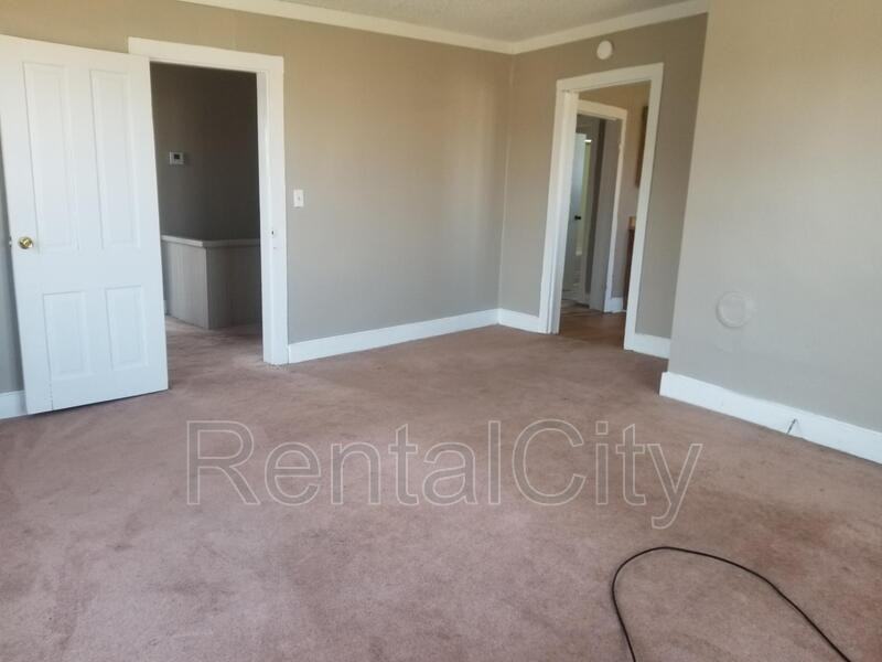 537 S Royal St #2 - Photo 3 of 11