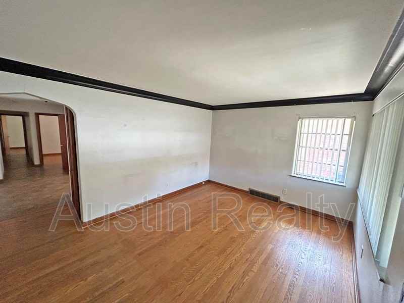 6914 Southland Ave - Photo 2 of 8