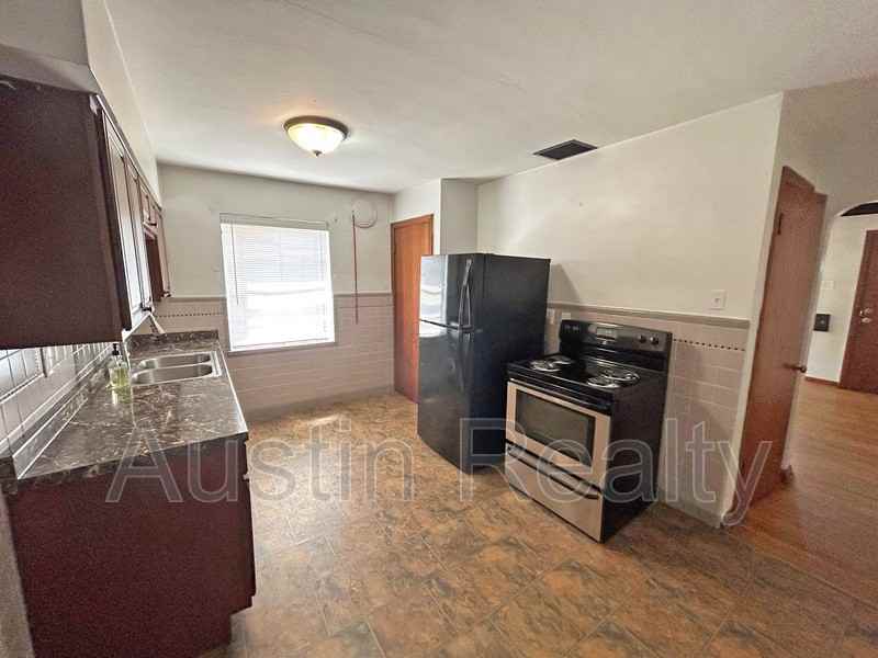 6914 Southland Ave - Photo 3 of 8