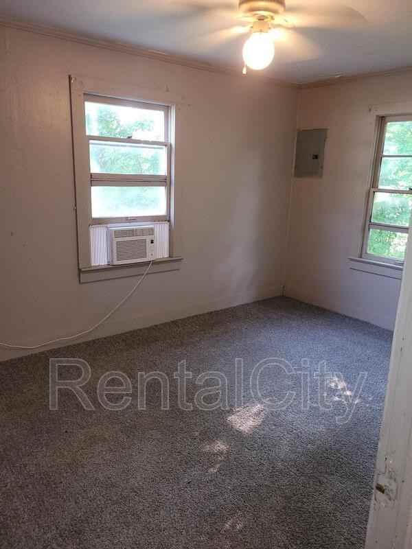 1855 Curry St - Photo 3 of 11