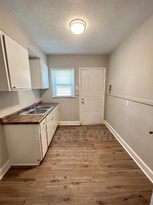 2144 Henry Cir - Photo 4 of 8