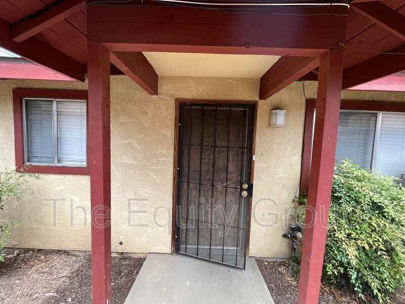 826 N Williford Dr - Photo 2 of 15