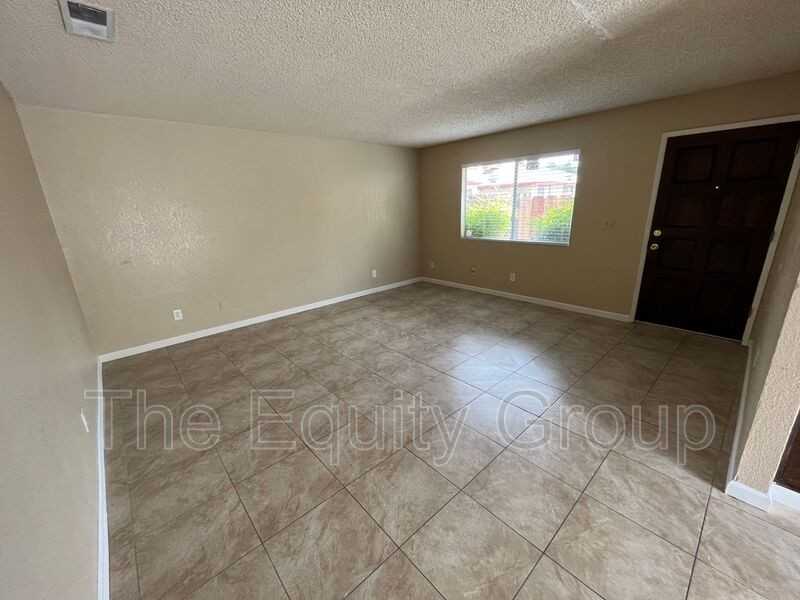 826 N Williford Dr - Photo 3 of 15