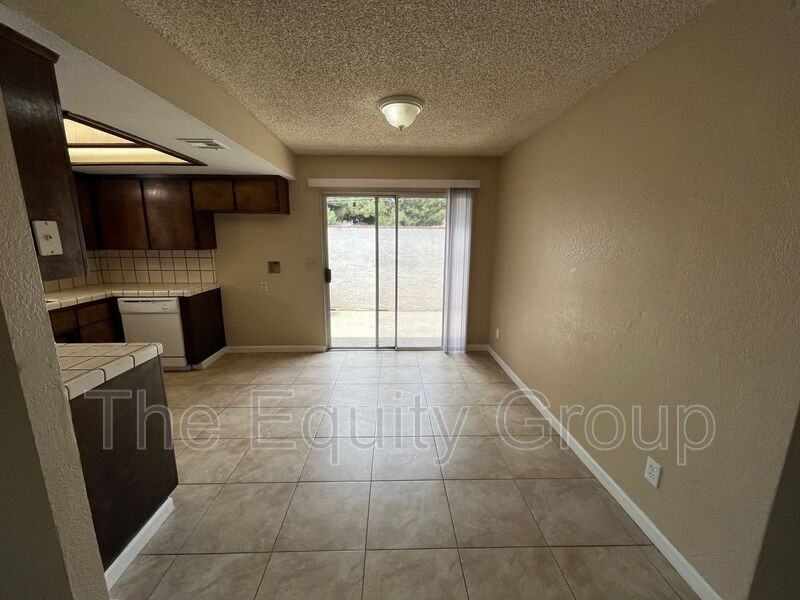 826 N Williford Dr - Photo 4 of 15