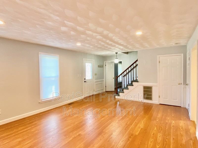 565 Sterling Rd - Photo 3 of 30