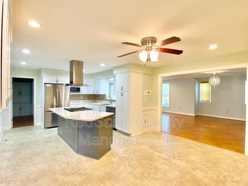 565 Sterling Rd - Photo 4 of 30