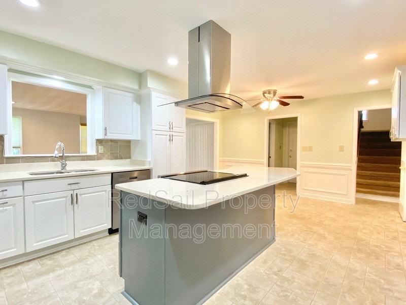 565 Sterling Rd - Photo 5 of 30