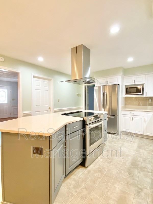 565 Sterling Rd - Photo 6 of 30
