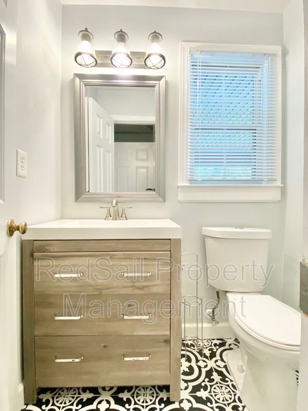 565 Sterling Rd - Photo 7 of 30