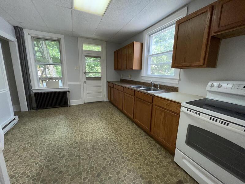 111 1/2 S Mulberry St - Photo 2 of 11
