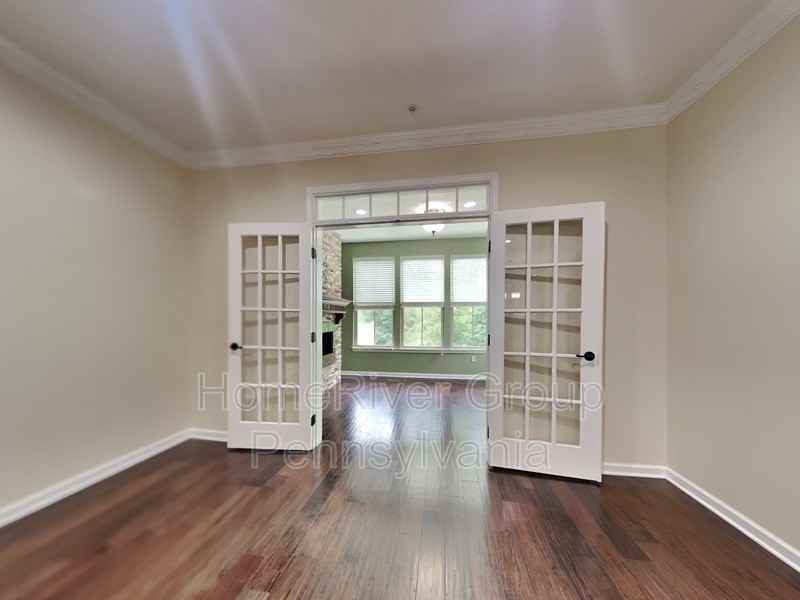 2049 Connecticut Ln - Photo 2 of 26