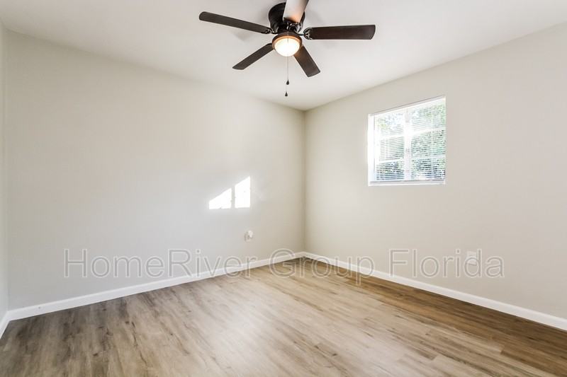 6042 Bolling Dr - Photo 2 of 17