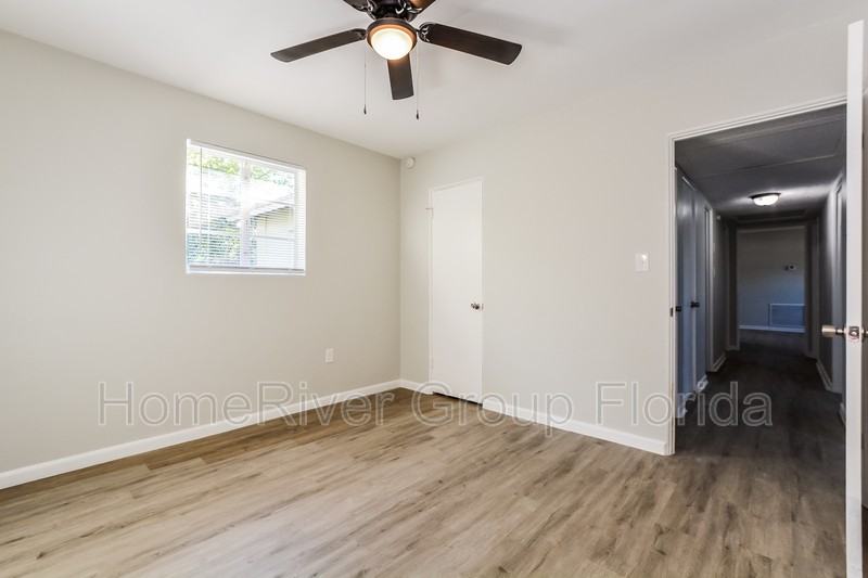 6042 Bolling Dr - Photo 3 of 17