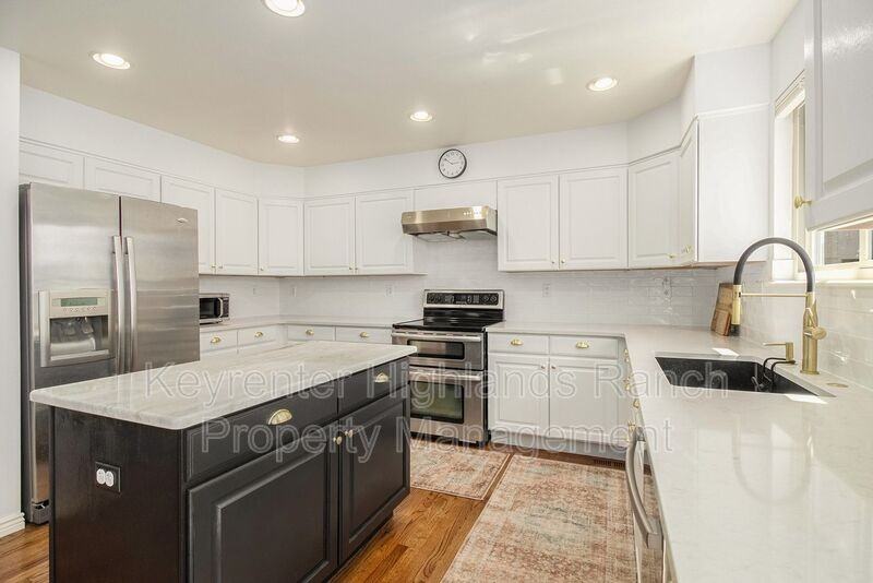9765 Spring Hill St - Photo 3 of 15