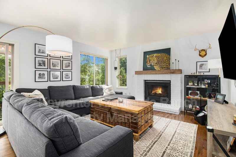 9765 Spring Hill St - Photo 4 of 15