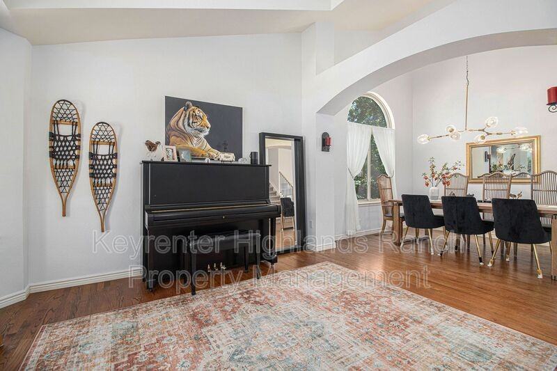 9765 Spring Hill St - Photo 6 of 15
